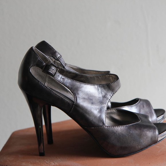 Carlos Santana Pewter Gray Metallic High Heel Pumps US Size 8 - Picture 1 of 12